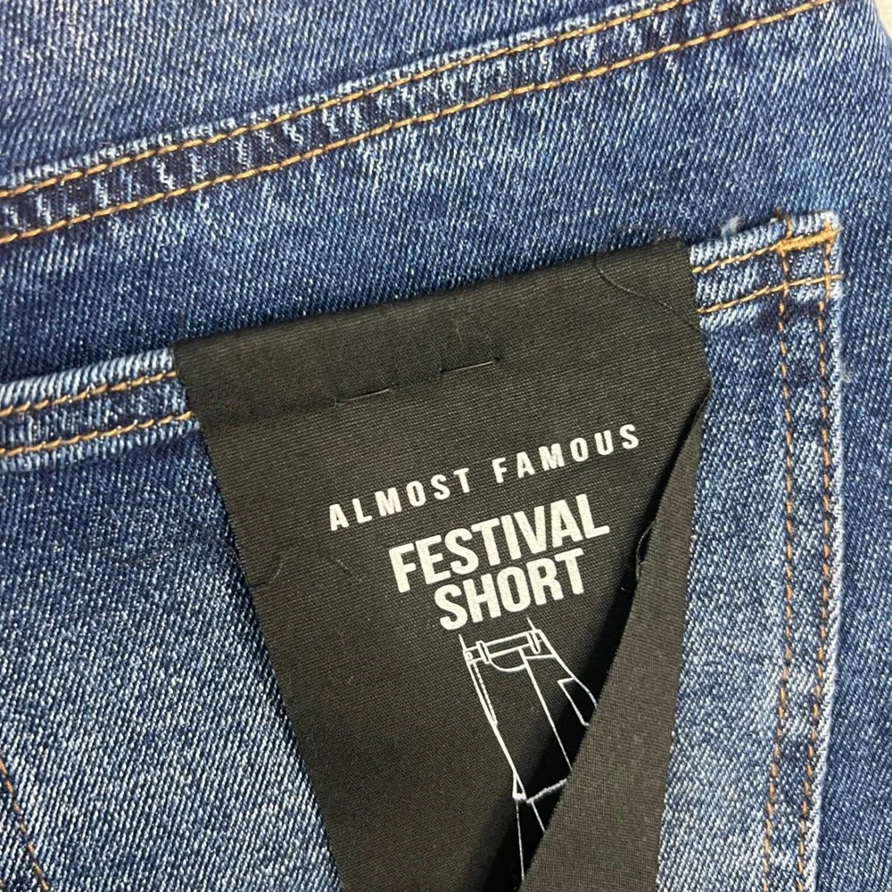 Almost Famous Festival Short  Size 5 Denim Jean High Rise Raw Hem Frayed‎ NWT
